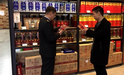 管城區(qū)金岱監(jiān)管所開展酒類專項檢查，強化信息管理服務